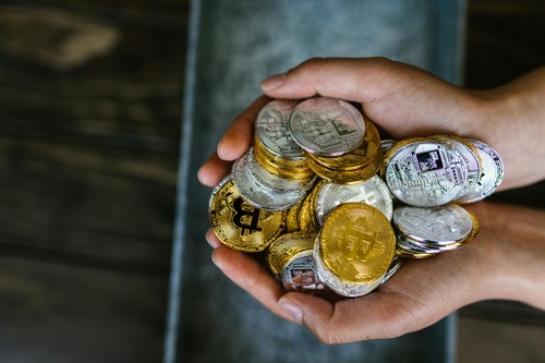 Bitcoin price in GBP compared to BTC/USD exchange rate showing currency difference